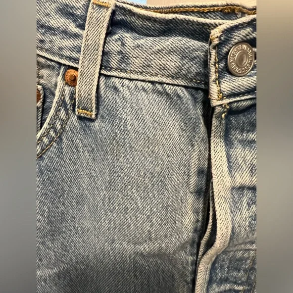 Levi’s 501 jeans with raw hem button fly in light wash - Picture 13 of 14